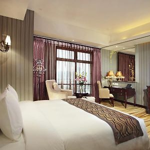 Deluxe King Room City View